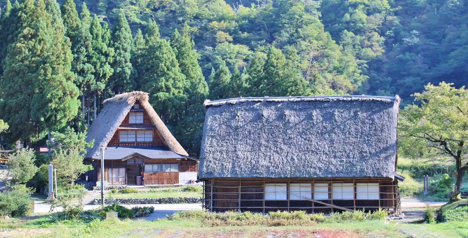 南砺市五箇山・菅沼合掌造り集落の茅葺き民家